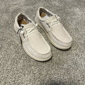 NWT- Ariat Hilo women’s casual shoes (8.5)